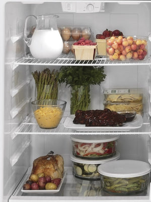 GE 17.5-cu ft Top-Freezer Refrigerator ( Black )