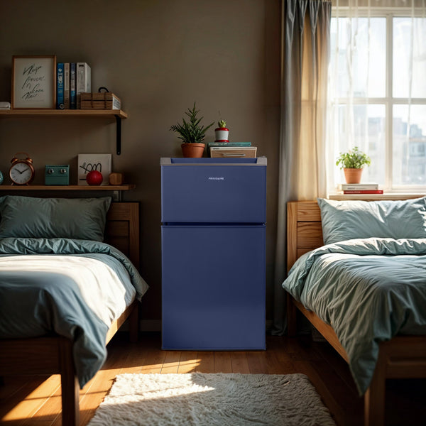 Frigidaire 3.1-cu ft Mini Fridge with Freezer ( Blue )