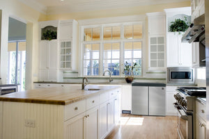 undefined 5.5-cu ft Mini Fridge with Freezer ( Black Cabinet with Silver Doors )