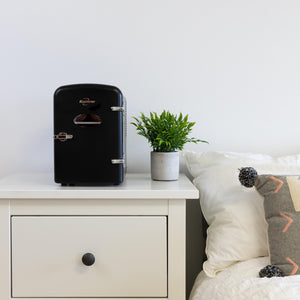 Koolatron 4L Retro Portable 6 can personal cooler 0.14-cu ft Mini Fridge ( Black )