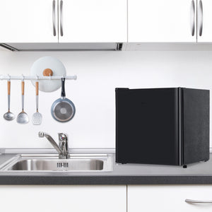 Jeremy Cass 1.6-cu ft Mini Fridge with Freezer ( Black ) ENERGY STAR