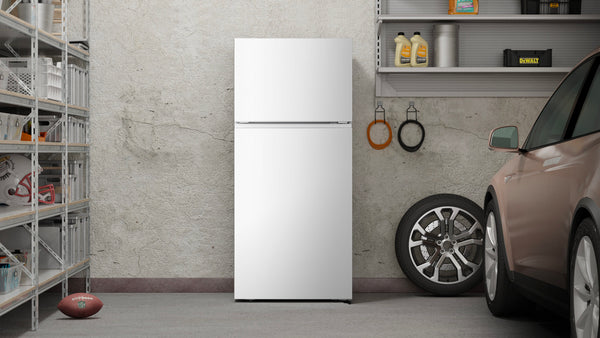 Hisense 18-cu ft Top-Freezer Refrigerator ( White ) Garage Ready ENERGY STAR Certified