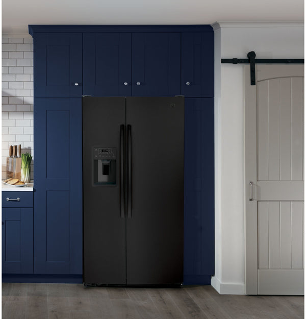 GE 25.3-cu ft Side-by-Side Refrigerator with Ice Maker ,Water and Ice Dispenser ( Black )