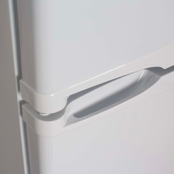 Avanti 8.6-cu ft Counter-Depth Top-Freezer Refrigerator ( White ) ENERGY STAR Certified